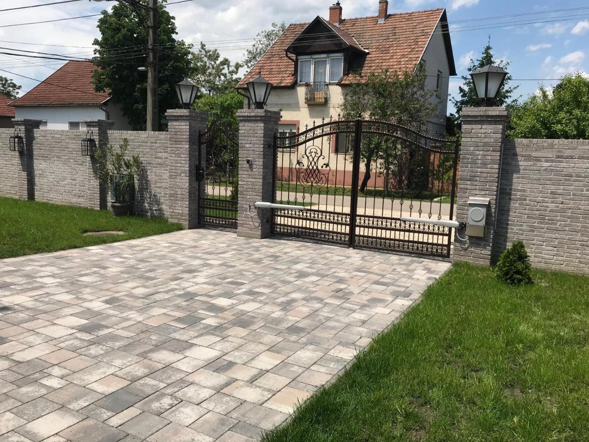 Eden Apartman Algyo Екстер'єр фото